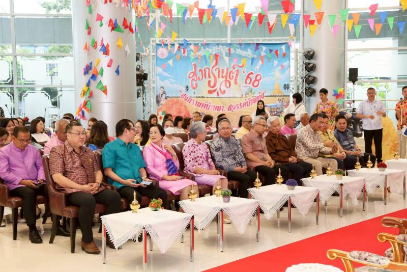 วราวุธ นำ ขรก. พม. ท�