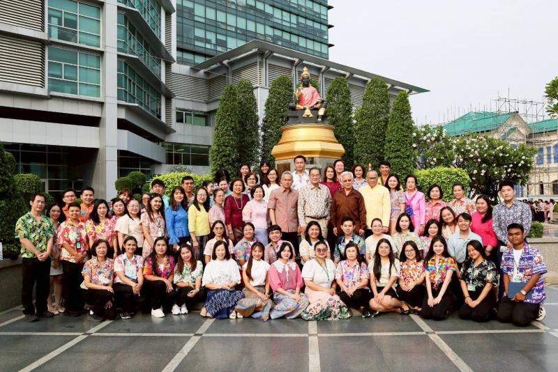 วราวุธ นำ ขรก. พม. ท�
