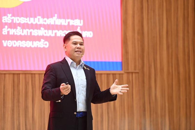 วราวุธ บรรยายพิเศ�