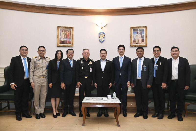 วราวุธ บรรยายพิเศ�
