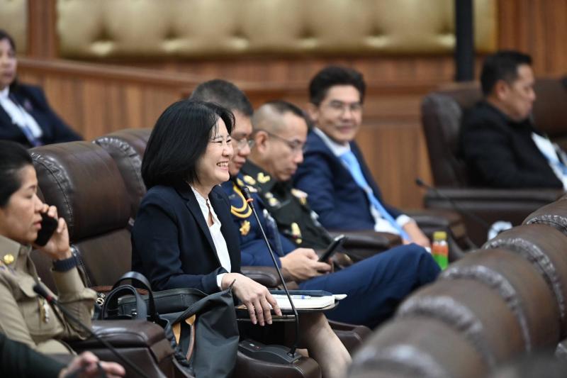 วราวุธ บรรยายพิเศ�