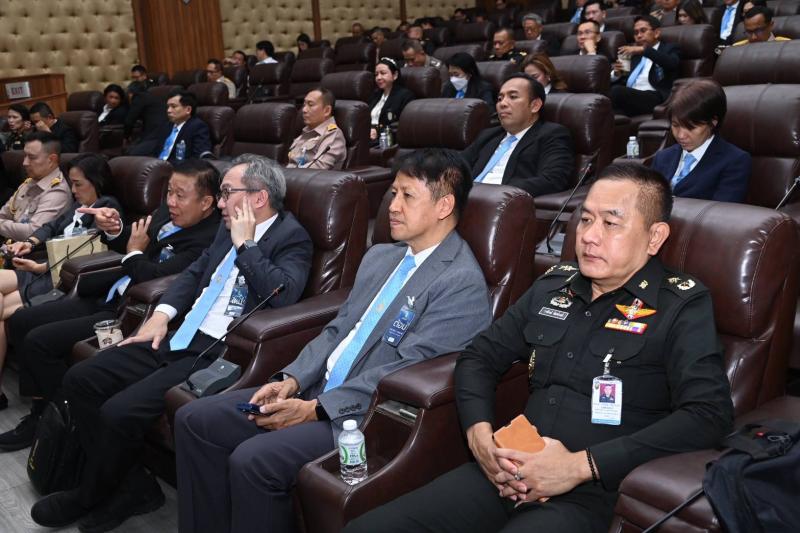 วราวุธ บรรยายพิเศ�