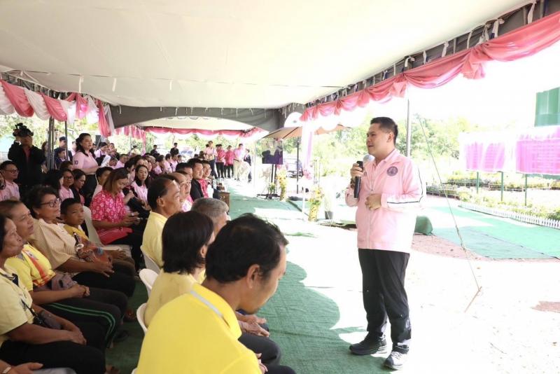 วราวุธ จับมือ พม. - �