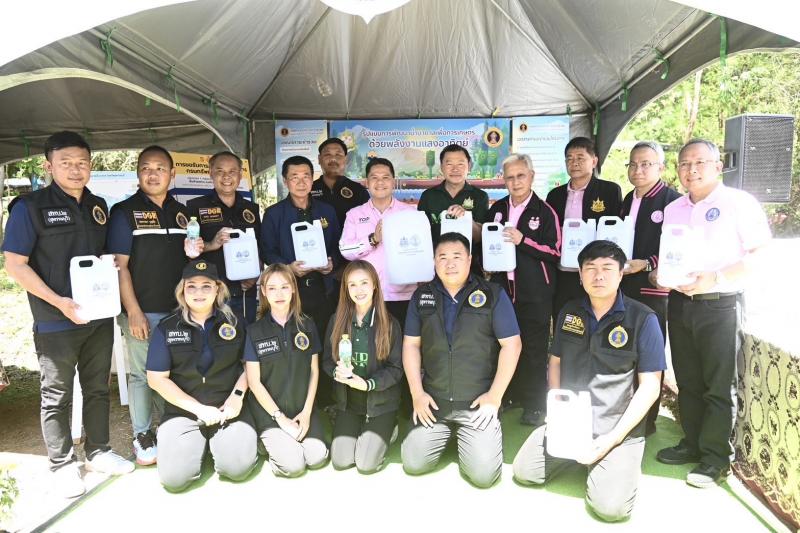 วราวุธ จับมือ พม. - �