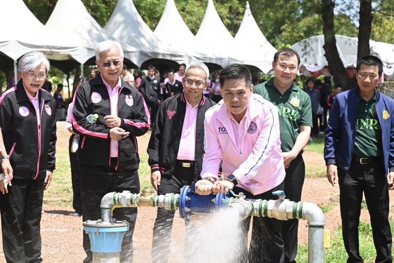 วราวุธ จับมือ พม. - �