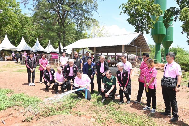 วราวุธ จับมือ พม. - �