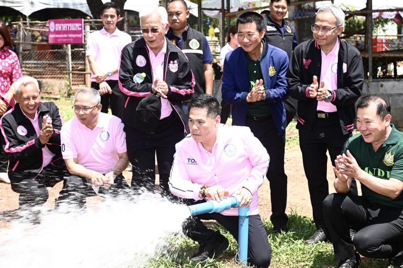 วราวุธ จับมือ พม. - �