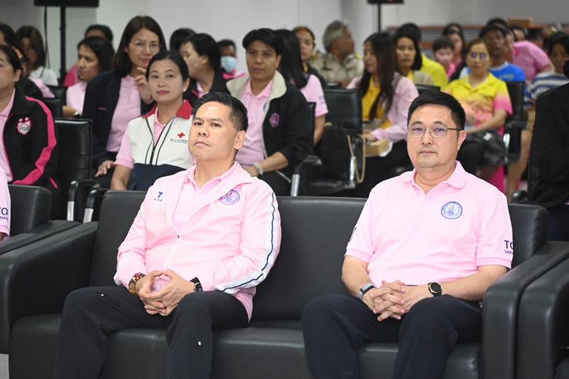วราวุธ ส่งมอบรถเข�