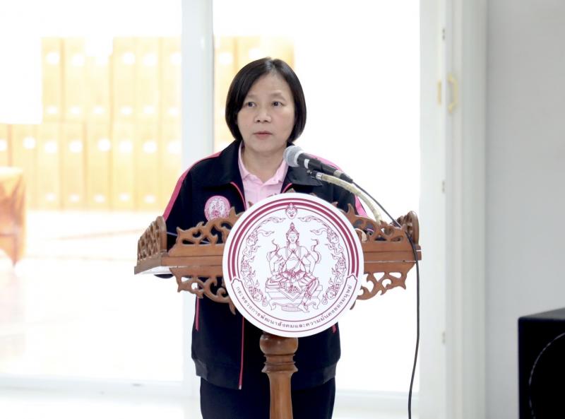 วราวุธ ส่งมอบรถเข�
