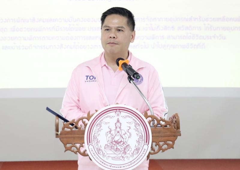 วราวุธ ส่งมอบรถเข�