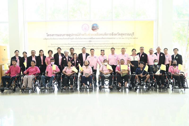วราวุธ ส่งมอบรถเข�
