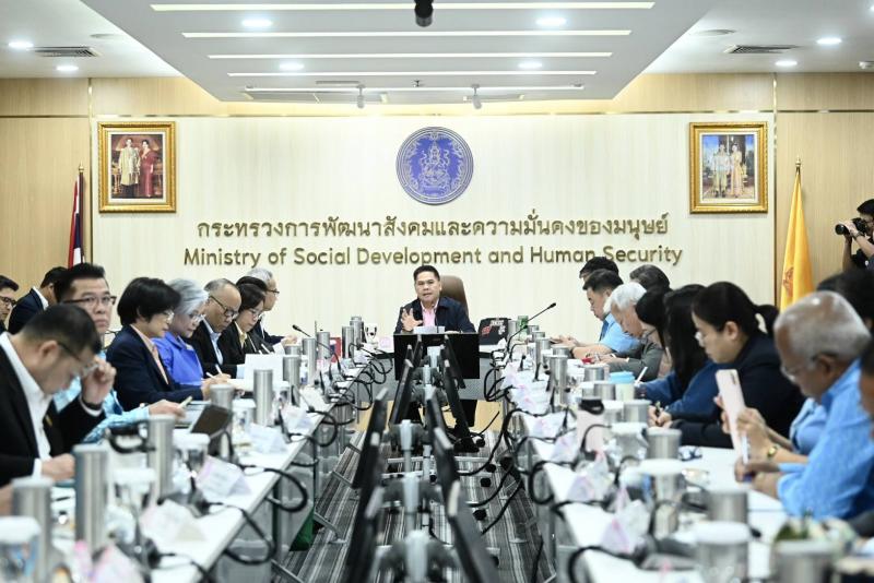 วราวุธ เผย พม. เตรี�