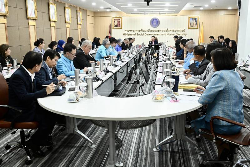 วราวุธ เผย พม. เตรี�