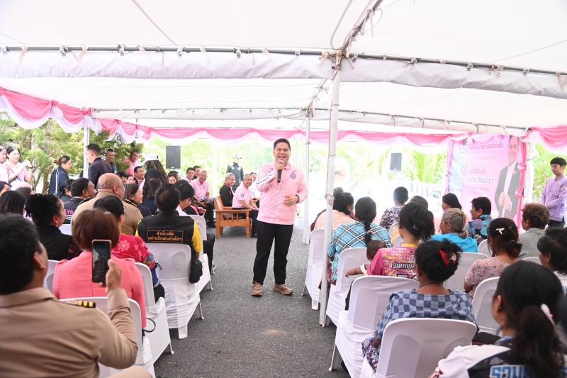 วราวุธ เยี่ยมชุมช�