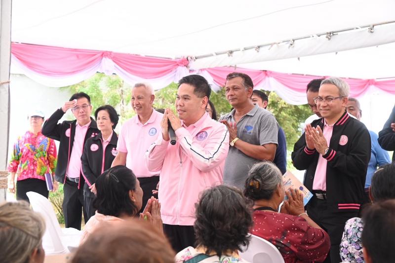 วราวุธ เยี่ยมชุมช�