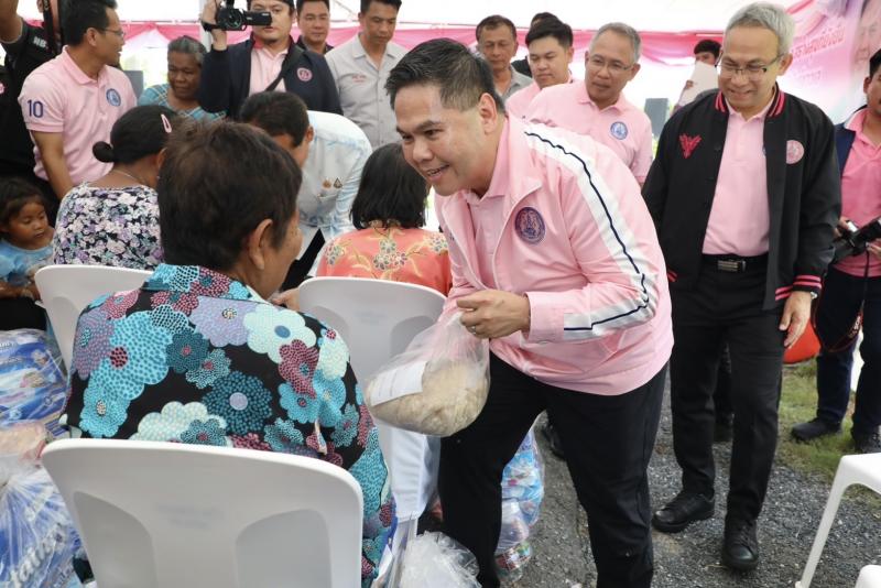 วราวุธ เยี่ยมชุมช�