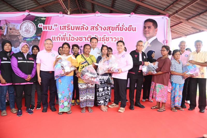 วราวุธ เยี่ยมชุมช�