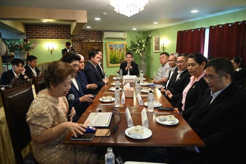 วราวุธ เยี่ยมชม ศู