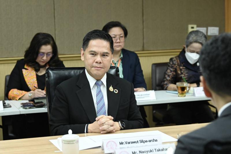 วราวุธ หนุน พม. พัฒ�