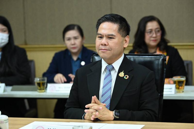 วราวุธ หนุน พม. พัฒ�