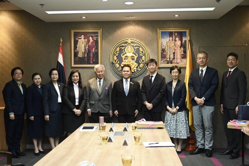 วราวุธ หนุน พม. พัฒ�
