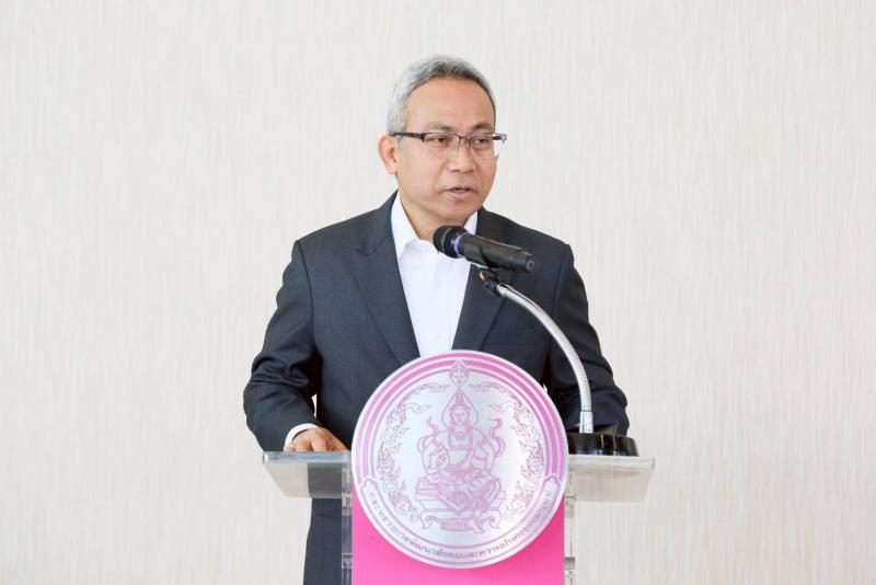 ปลัด พม. รับมอบผ้า�
