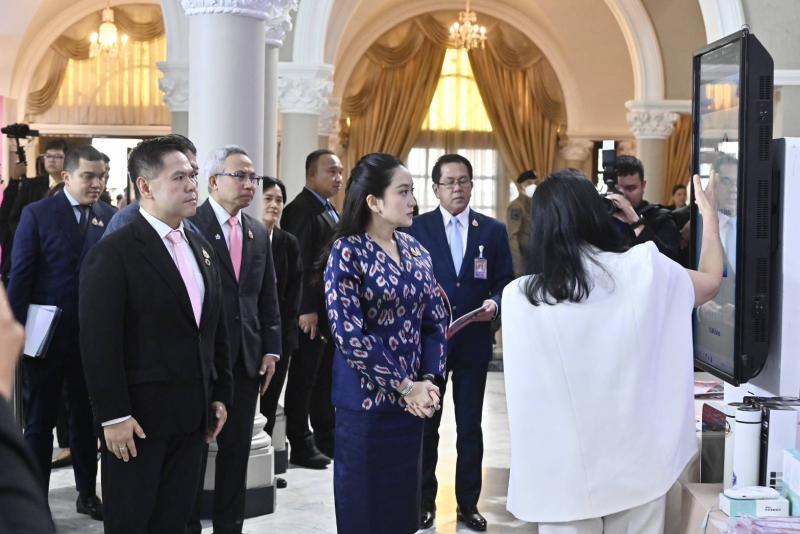นายกฯ-ครม. สักขีพย�