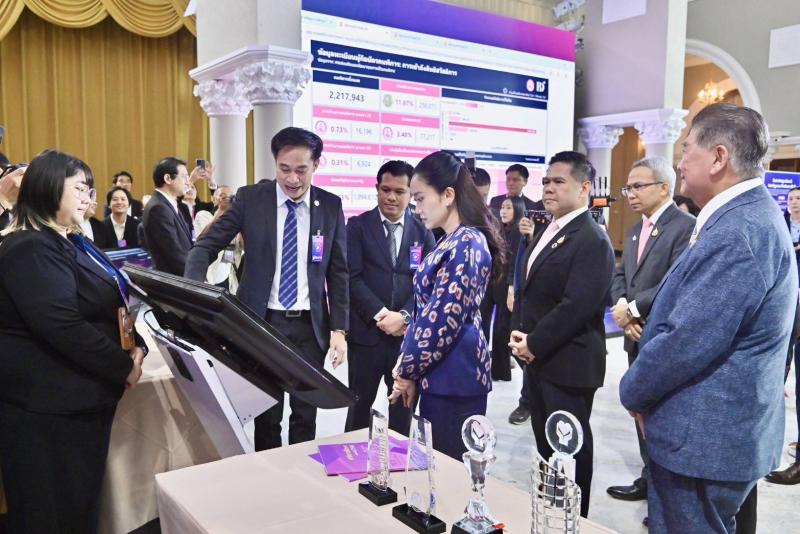 นายกฯ-ครม. สักขีพย�