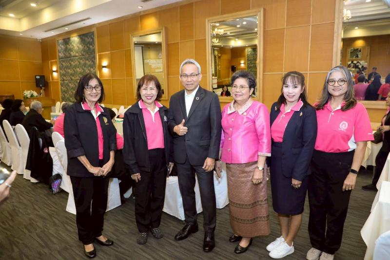 ปลัด พม. ให้กำลังใ�