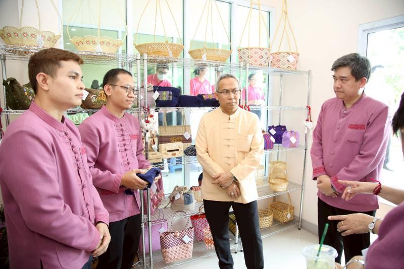 ปลัด พม. ลงพื้นที่�
