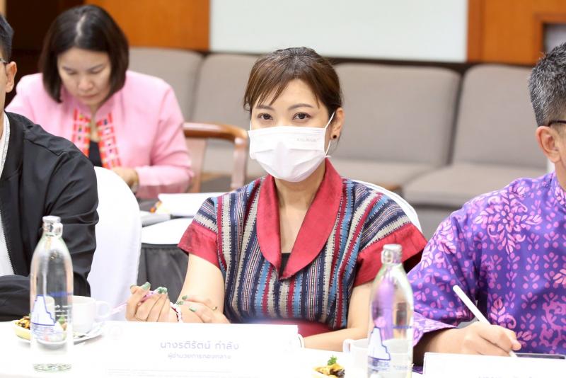 นายอนุกูล ปีดแก้ว 