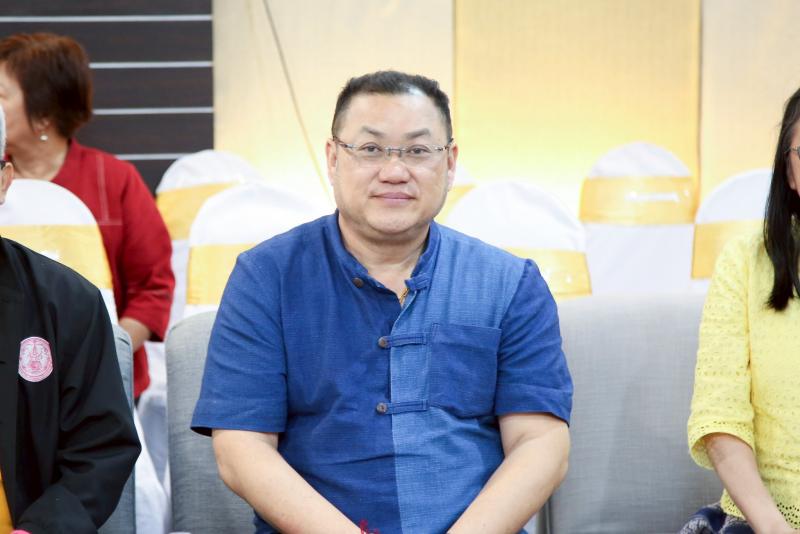 นายอนุกูล ปีดแก้ว 