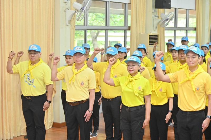 นายวราวุธ ศิลปอาช�