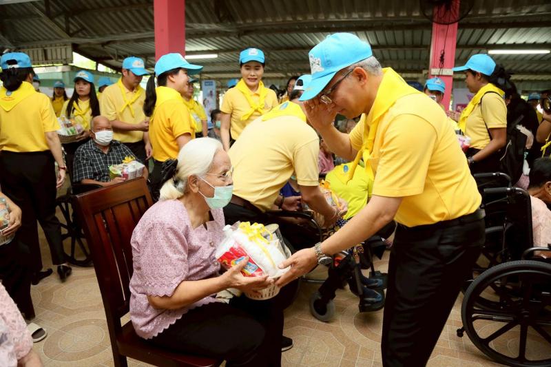 นายวราวุธ ศิลปอาช�