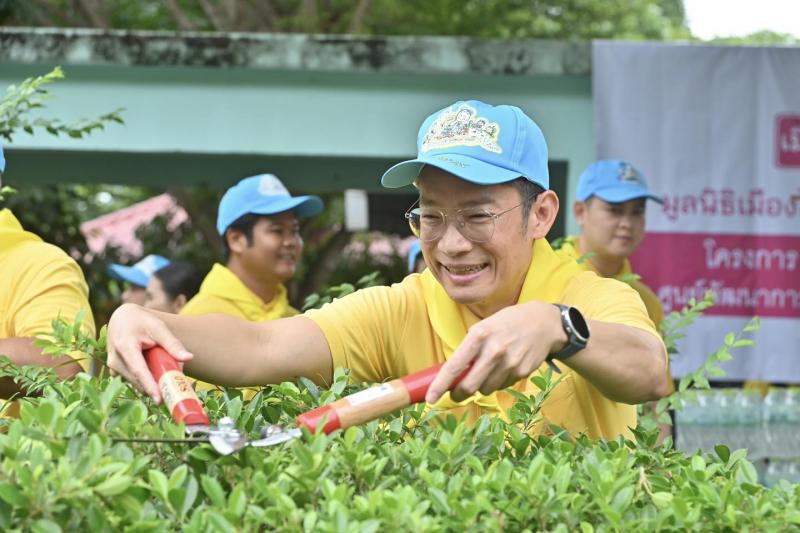 นายวราวุธ ศิลปอาช�