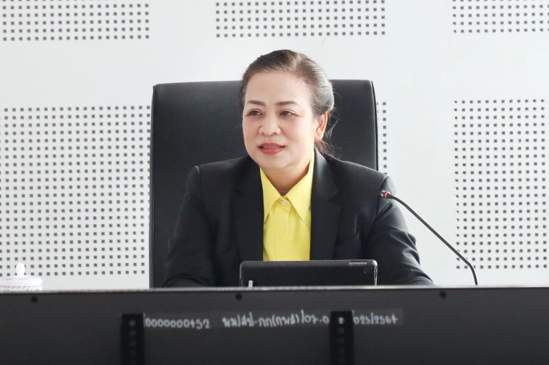 นางจตุพร โรจนพานิ�