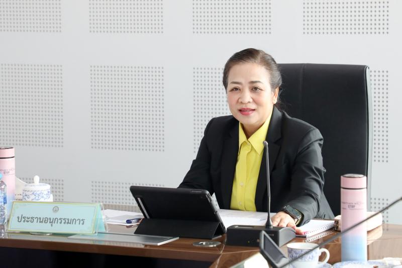 นางจตุพร โรจนพานิ�