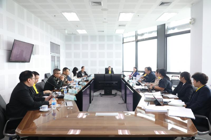 นางจตุพร โรจนพานิ�