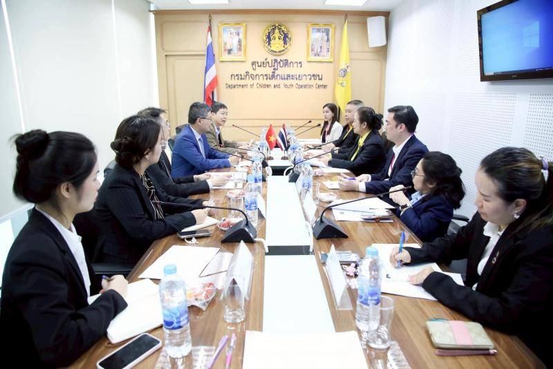 นางจตุพร โรจนพานิ�