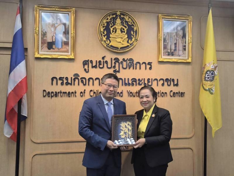 นางจตุพร โรจนพานิ�