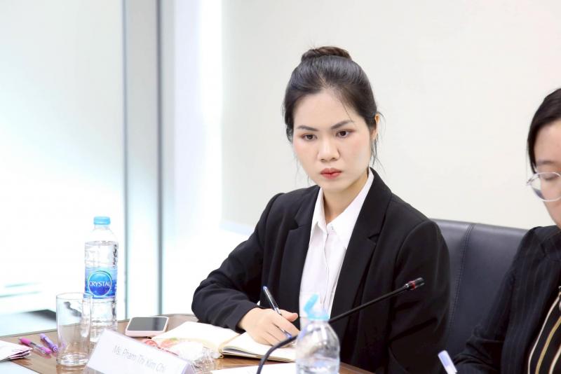 นางจตุพร โรจนพานิ�