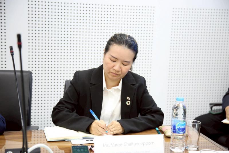 นางจตุพร โรจนพานิ�