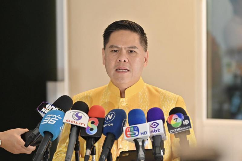 นายวราวุธ ศิลปอาช�