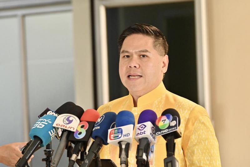 นายวราวุธ ศิลปอาช�