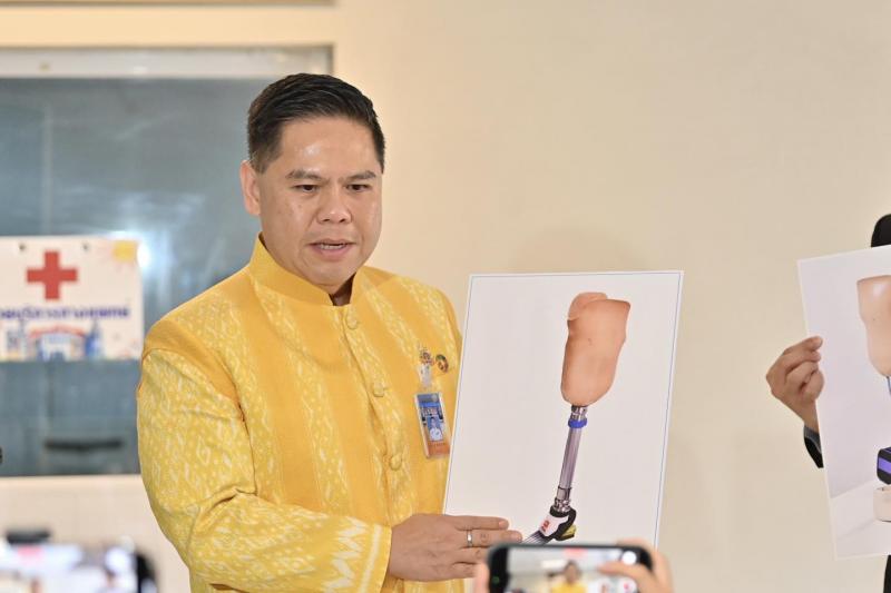 นายวราวุธ ศิลปอาช�