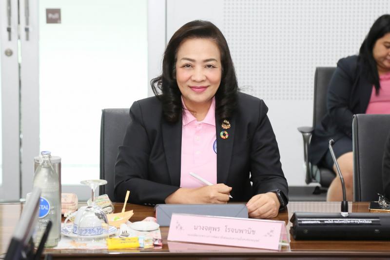 นายอนุกูล ปีดแก้ว 