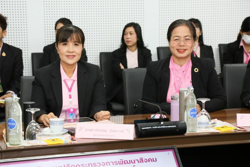 นายอนุกูล ปีดแก้ว 