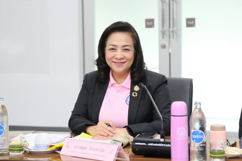 นายอนุกูล ปีดแก้ว 