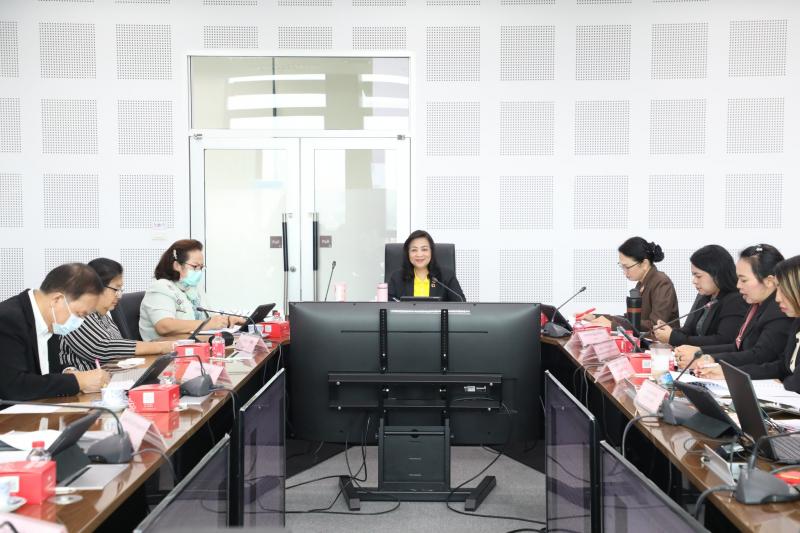 นางจตุพร โรจนพานิ�