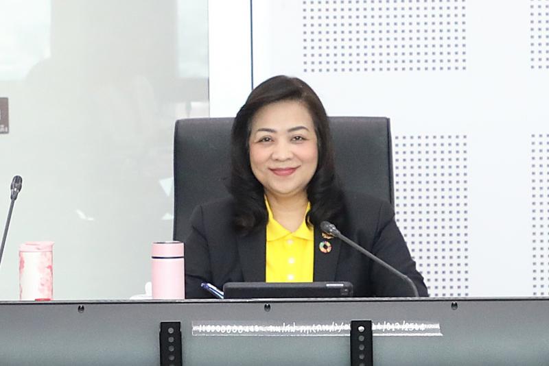 นางจตุพร โรจนพานิ�